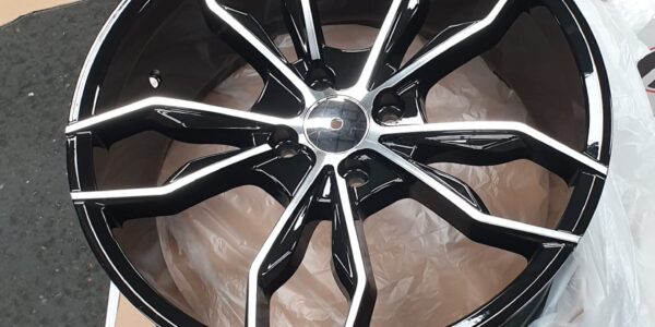 17x7.5 | 4x100 | FC1390 - Gloss Black Machined Face