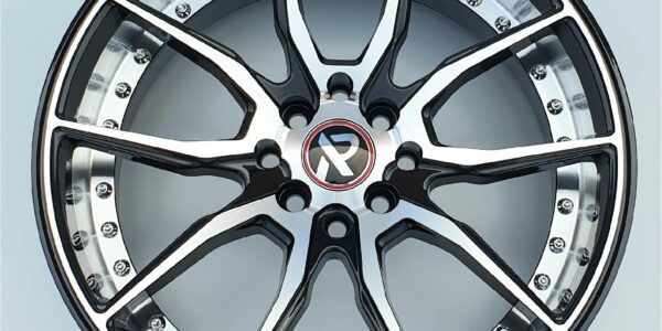 17x7 | 4x100 / 4x108 / 4x114.3 | FC009 - Gloss Black Machined Face Silver Inside