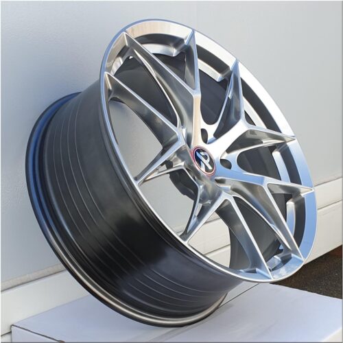 18x8 | 5x112 / 5x120 | FF65 - Hyper Black