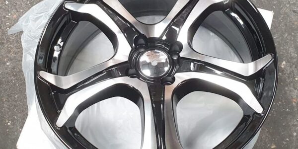 17x7 | 4x100 | FC720 - Gloss Black Machined Face (Clearance)